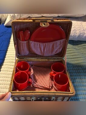 Vintage Elizabeth Arden picnic basket.